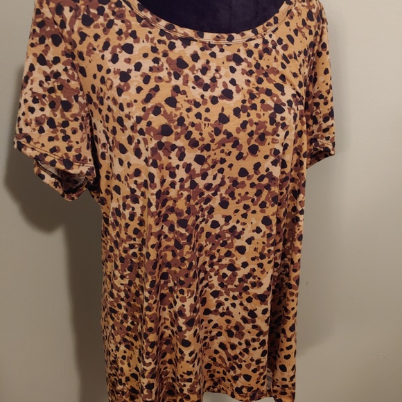 LuLaRoe Tops - NWT Lularoe Classic T